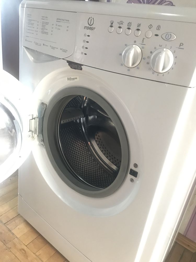 Пральна машина Indesit WISL82