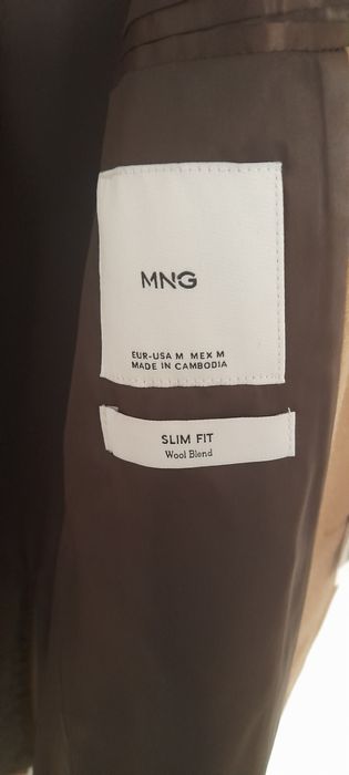NOWY wełniany płaszcz męski o kroju slim fit z firmy MANGO