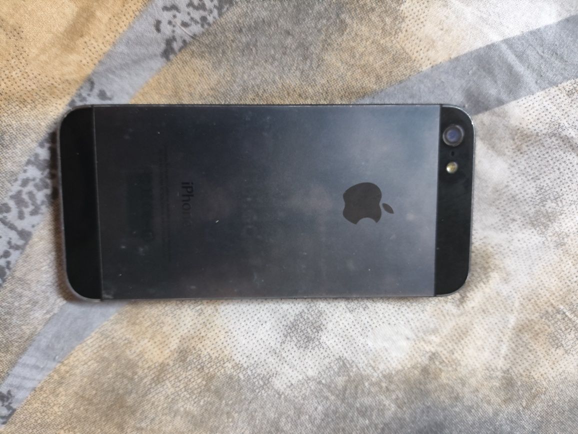 Продам iPhone 5 .