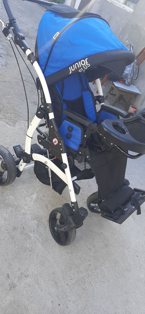 Коляска для діток інвалідів