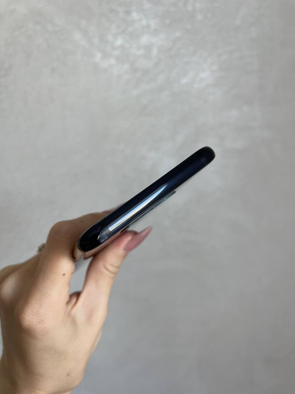 Смартфон LG V40 LM-V409N 6/64 Gb 1Sim+microSD