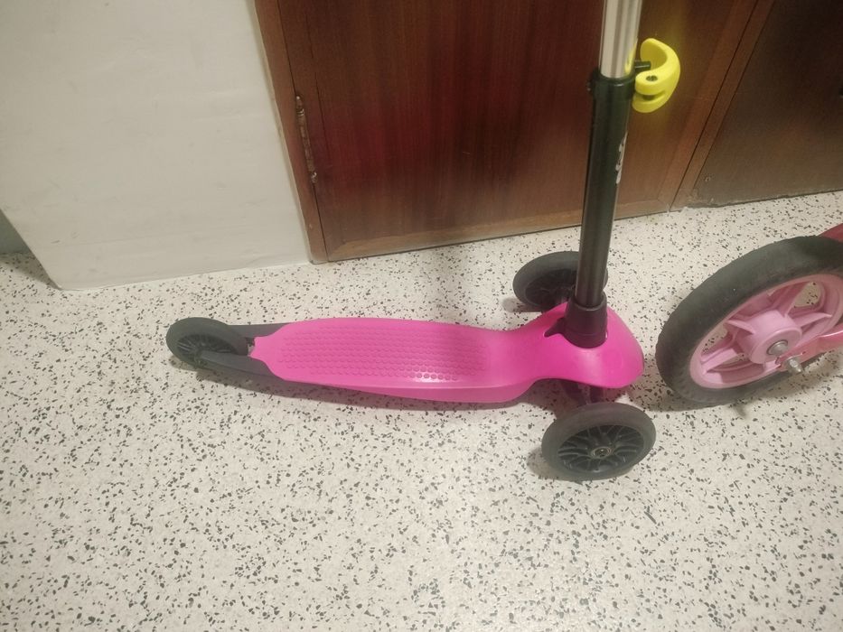 Trotinete e bicicleta sem pedais