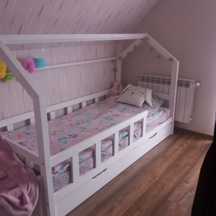 Łóżko domek 90x200 z wysuwanym dolnym łóżkiem