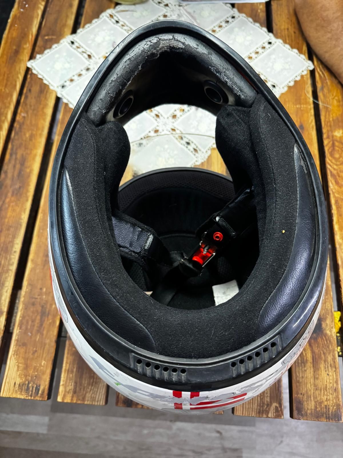 Capacete marca TNT