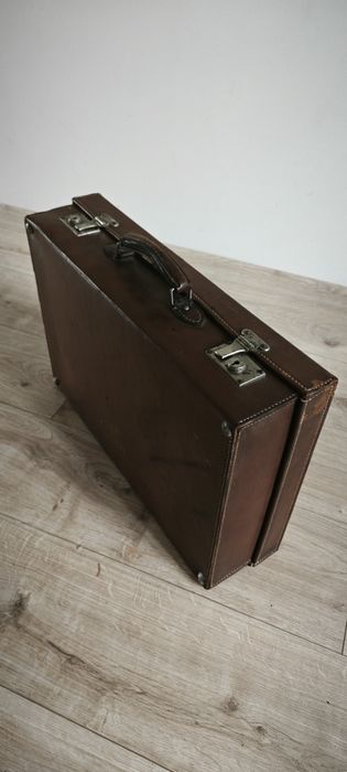 Walizka retro z czasów PRL
