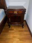 2 Mesinhas de cabeceira Queen Anne