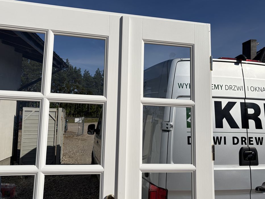 Drzwi zewnętrzne drewniane dwuskrzydłowe z doświetlem białe C.Polska