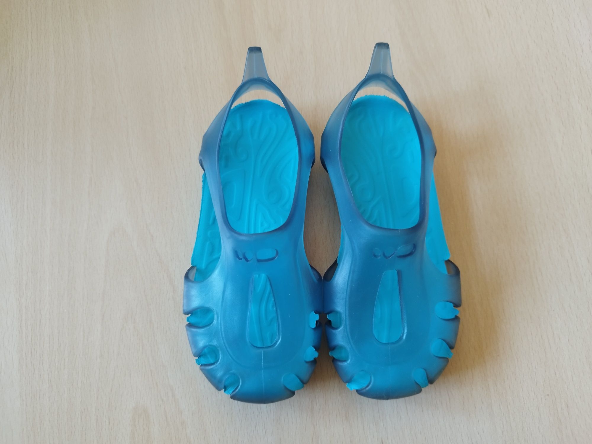 Niebieskie buty do wody basen Nabaiji 25 Decathlon