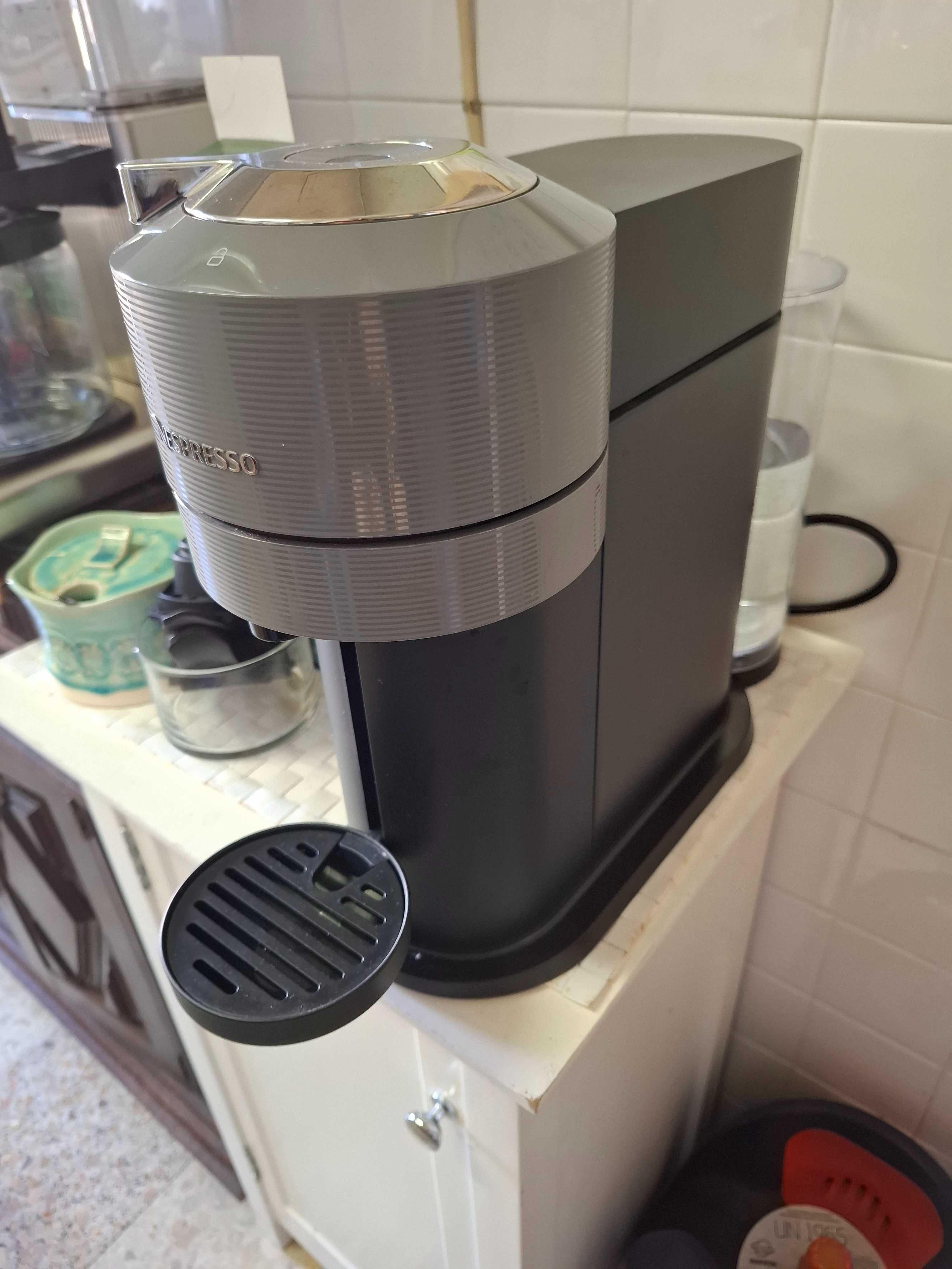 Maquina café Nespresso Vertuo