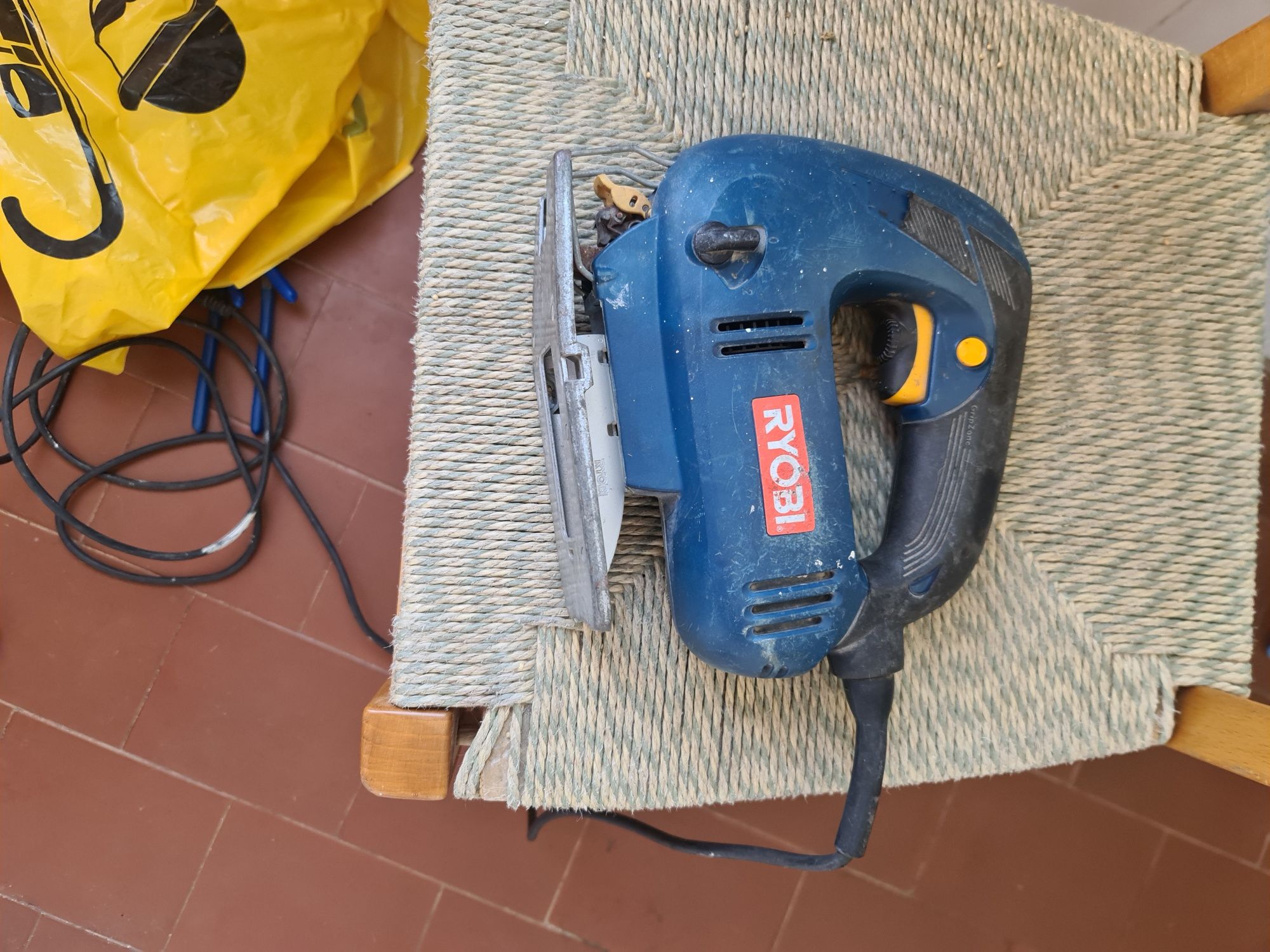 Potente ticotico marca ryobi com cabo apenas 30euros.