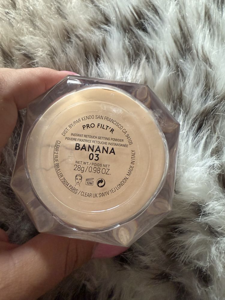 Puder Fenty Beauty odcień Banana