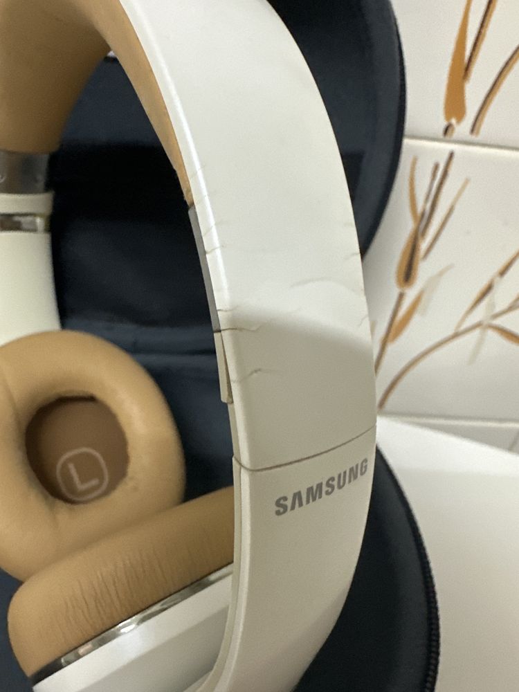 SAMSUNG Phones/Auscultadores modelo EO-OG900 cor branca e creme (caixa vendida à parte)