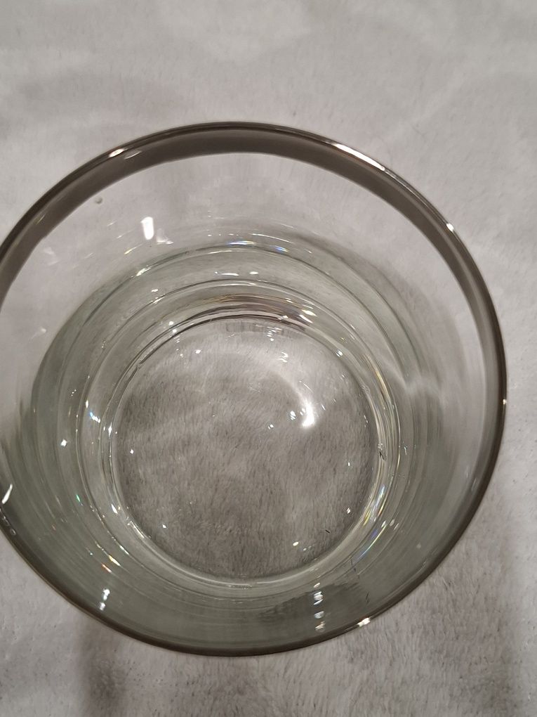 Copo de vidro com brasão