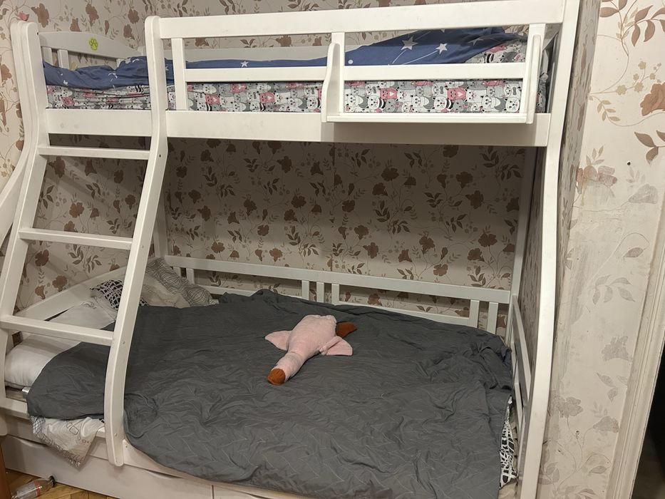 Кровать деревянная