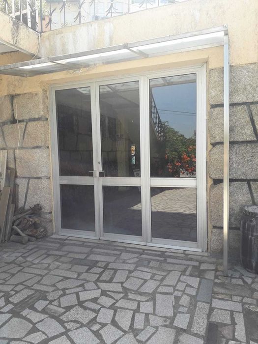 Aluga-se espaço para armazém ou loja na zona do Intermarché