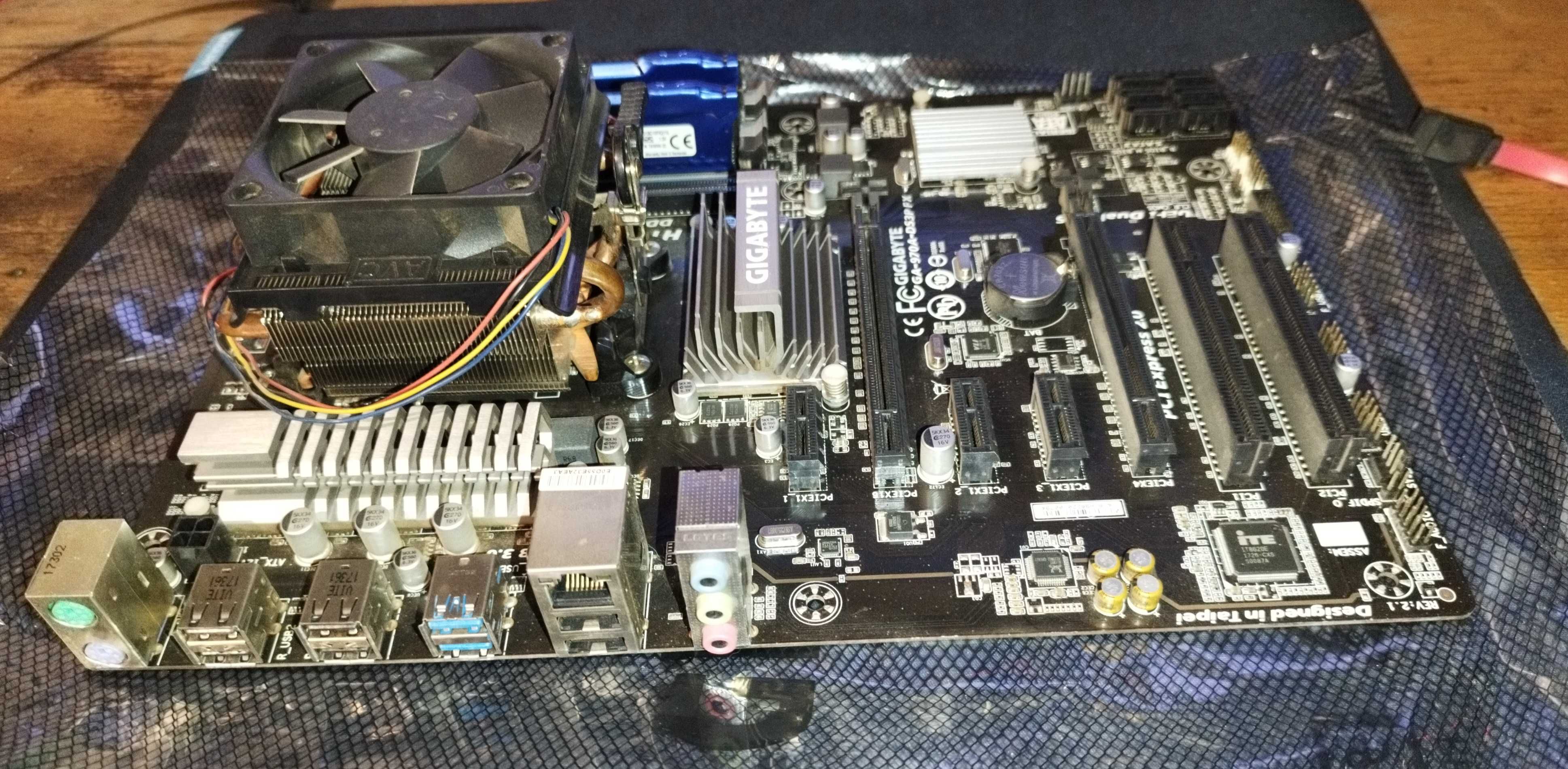 Zestaw Płyta Gigabyte + AMD FX-8350 8x4,20GHz + HyperX Fury 16GB DDR3