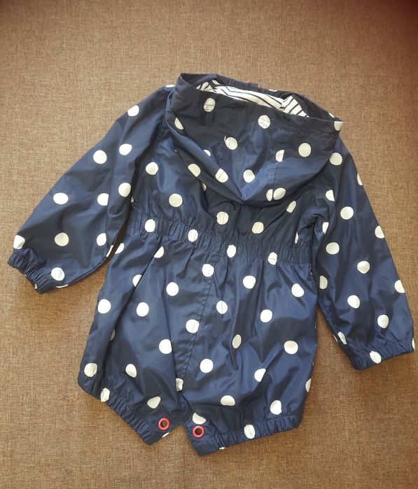 Легкий плащик вітровка