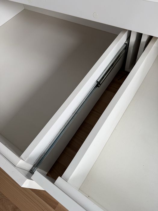 Łóżko jednoosobowe z szufladami