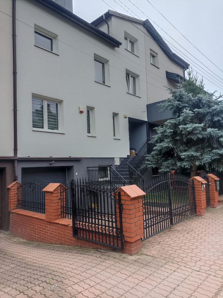 Środkowa szeregówka z dużym ogrodem w bardzo dobrej lokalizacji