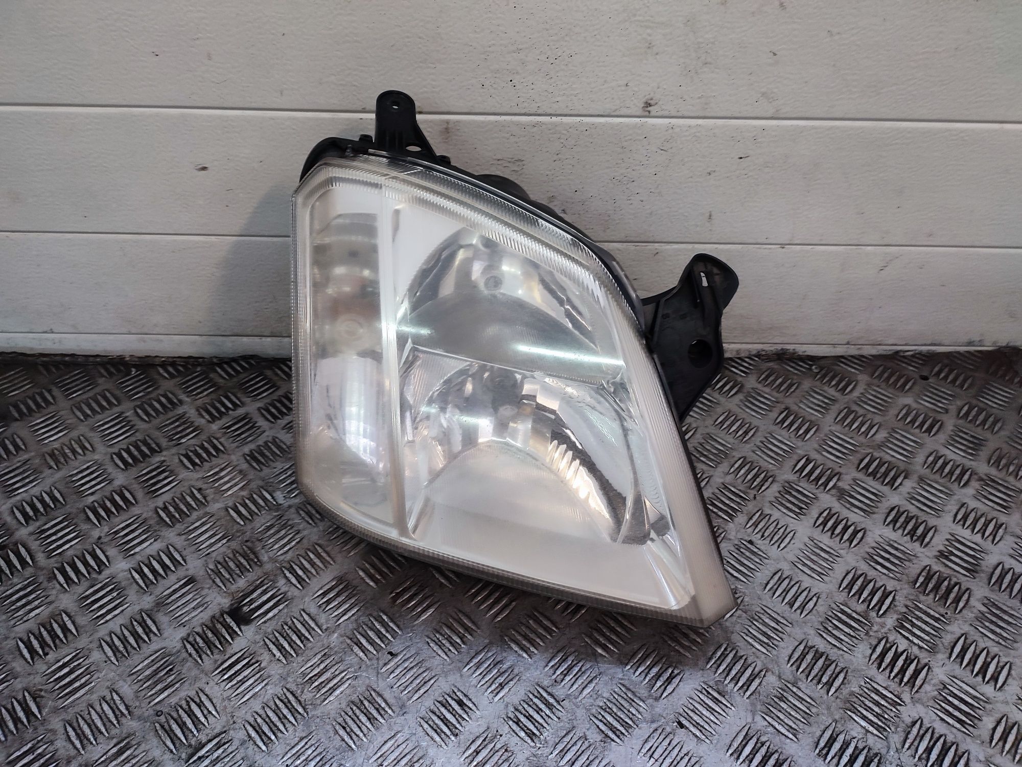 Opel Meriva A 03-05r reflektor prawy lampa prawy przód przednia