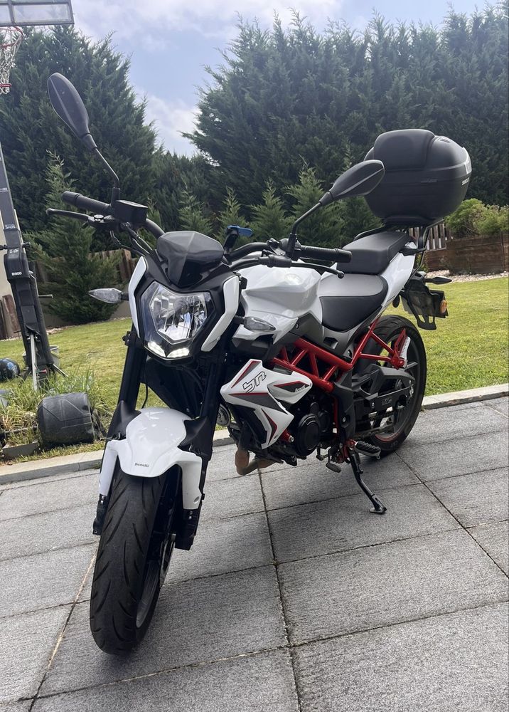 Benelli BN125 com extras
