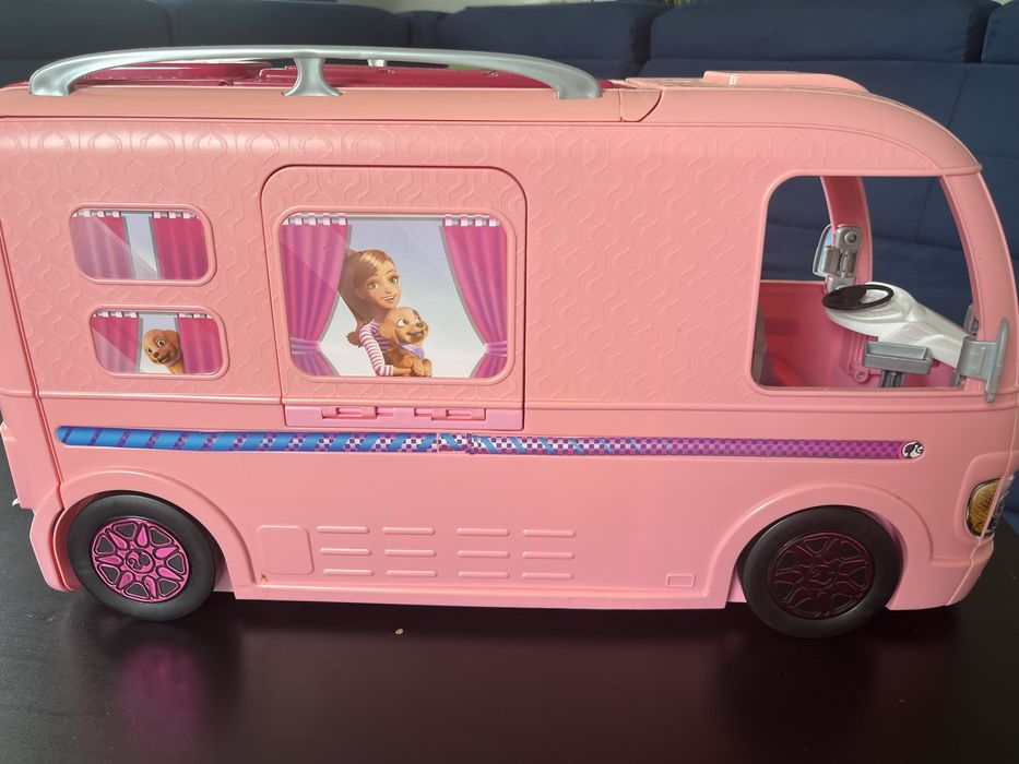 Kamper Barbie z basenem