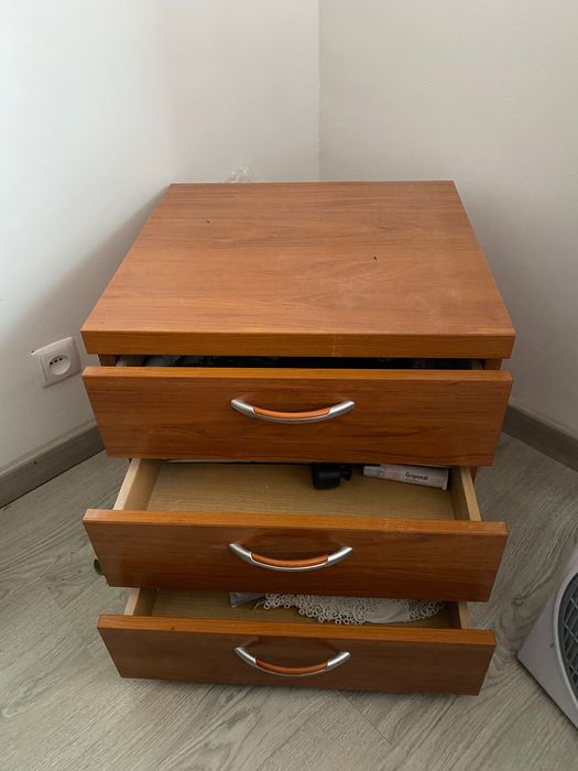 Mesinha de cabeceira