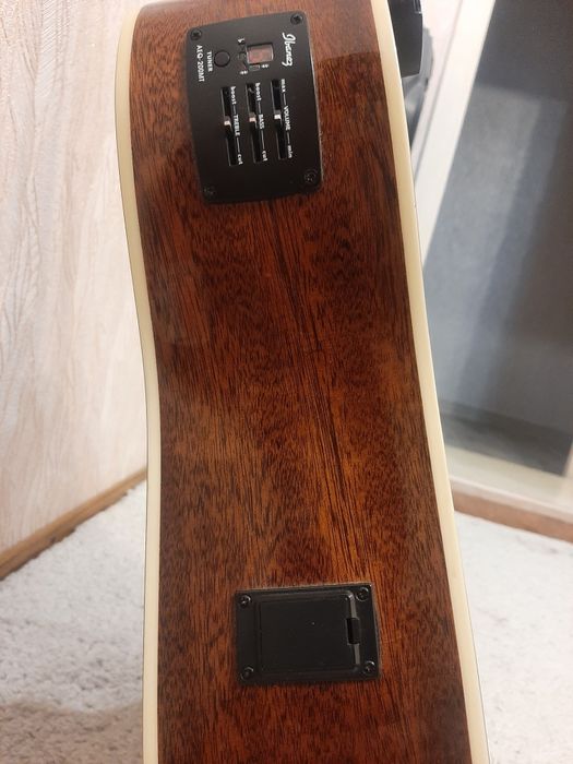 Гитара электроакустическая