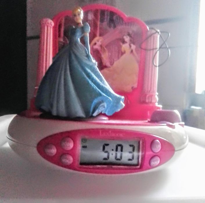Relógio digital Disney Cinderela com projetor de hora no tecto e rádio