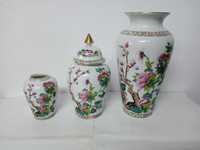 Jarras em porcelana, com motivos florais