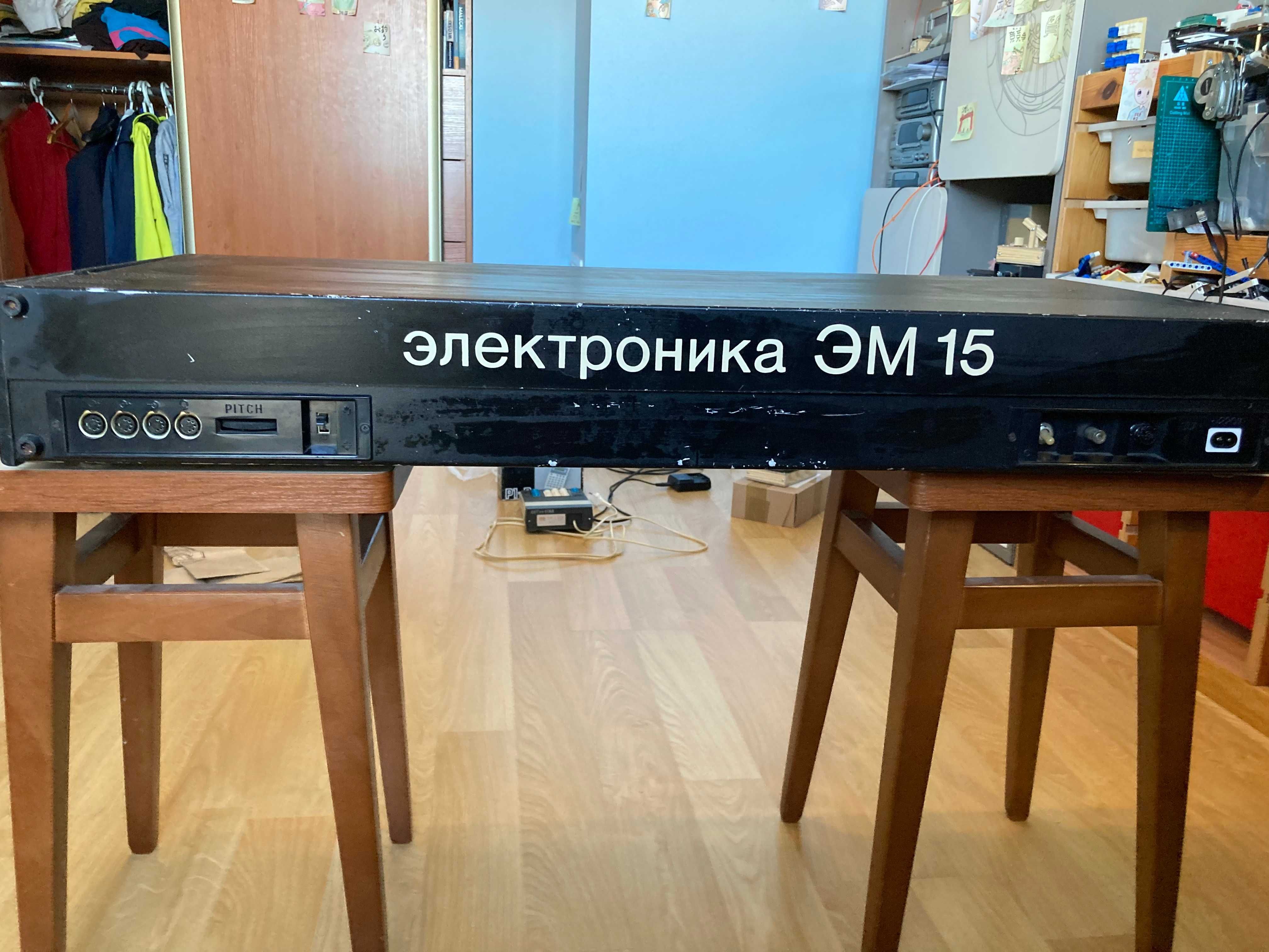 Analogowy syntezator polifoniczny ZSRR – Elektronika Venta EM-15