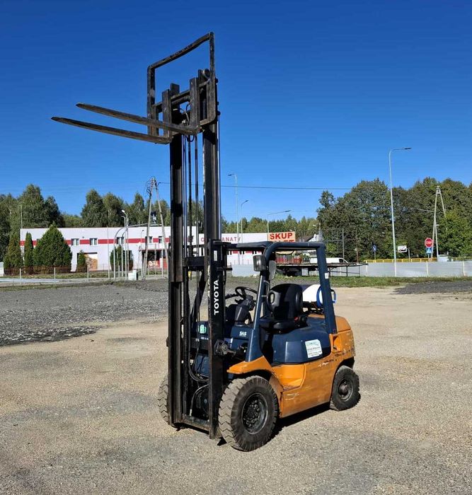 Sprzedam wózek widłowy TOYOTA - 2,5 t