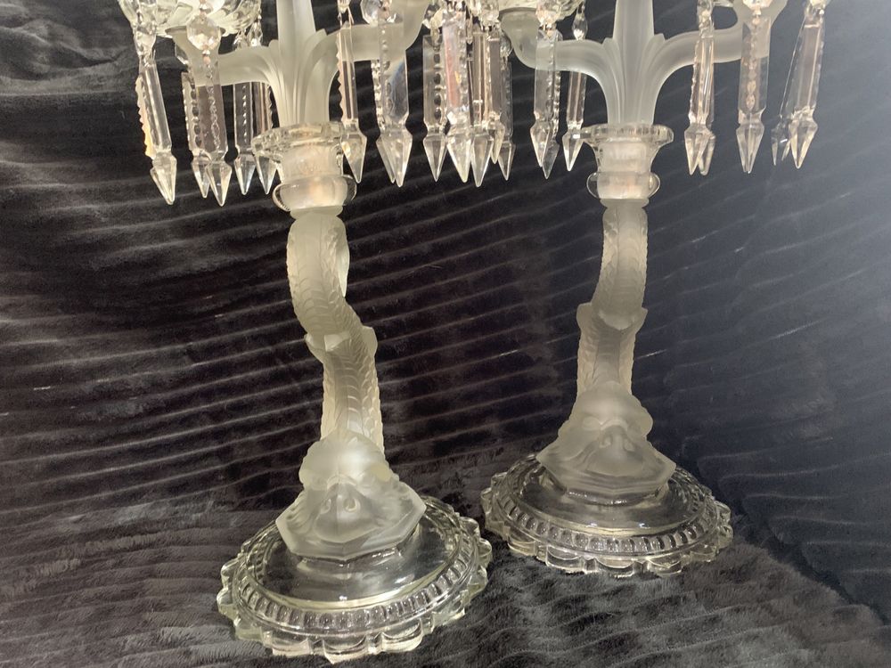 Casticais/candelabros golfinho em vidro e cristal.