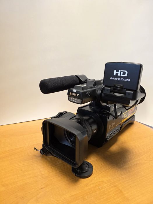 Видеокамера SONY HXR-MC2500
