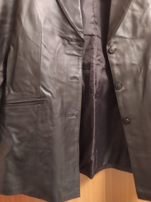 Пиджак женский кожаный размер 50 .