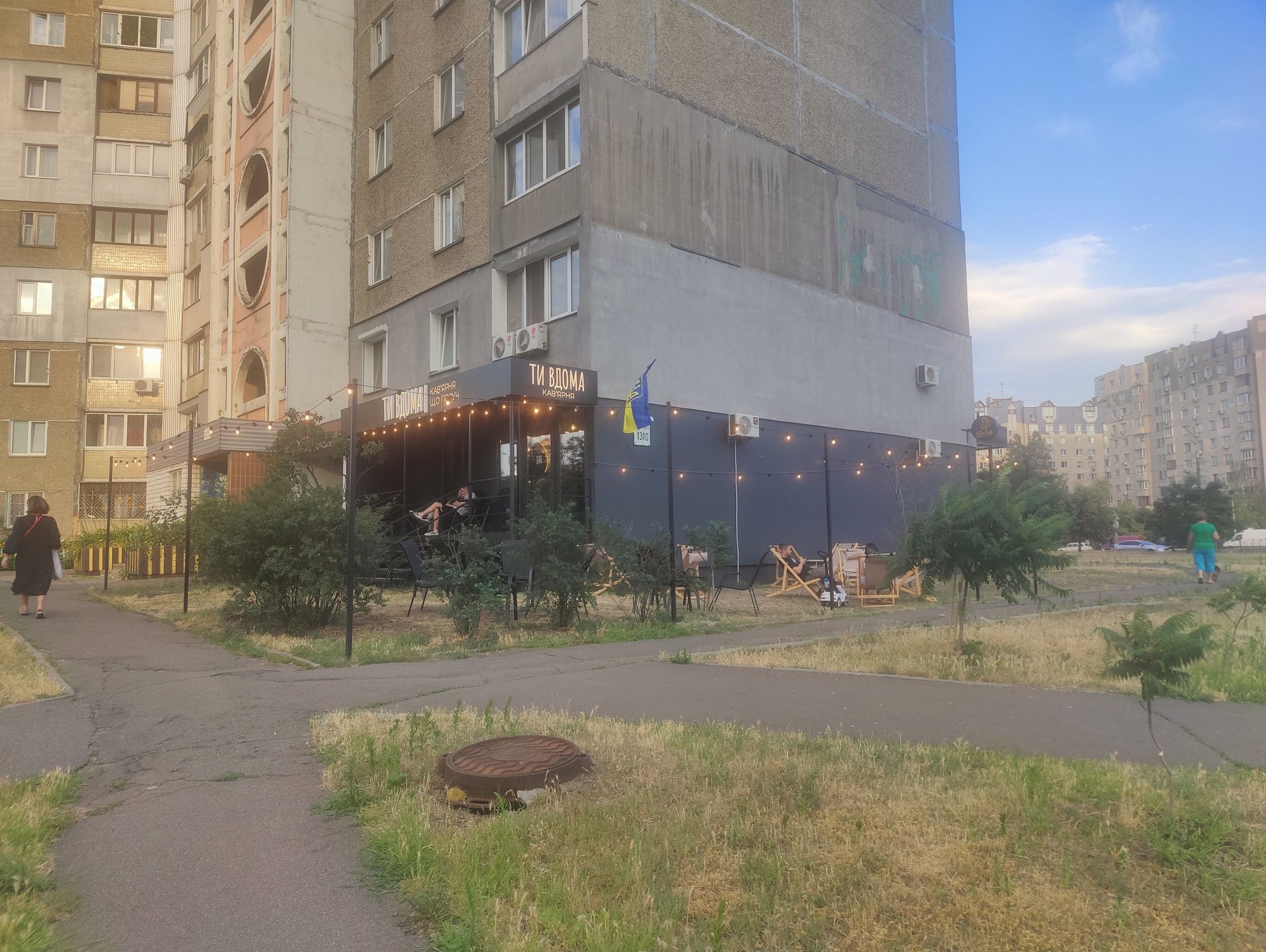 Продается арендный бизнес, 40.8м2+33.6м2, фасад, Драгоманова 13/10