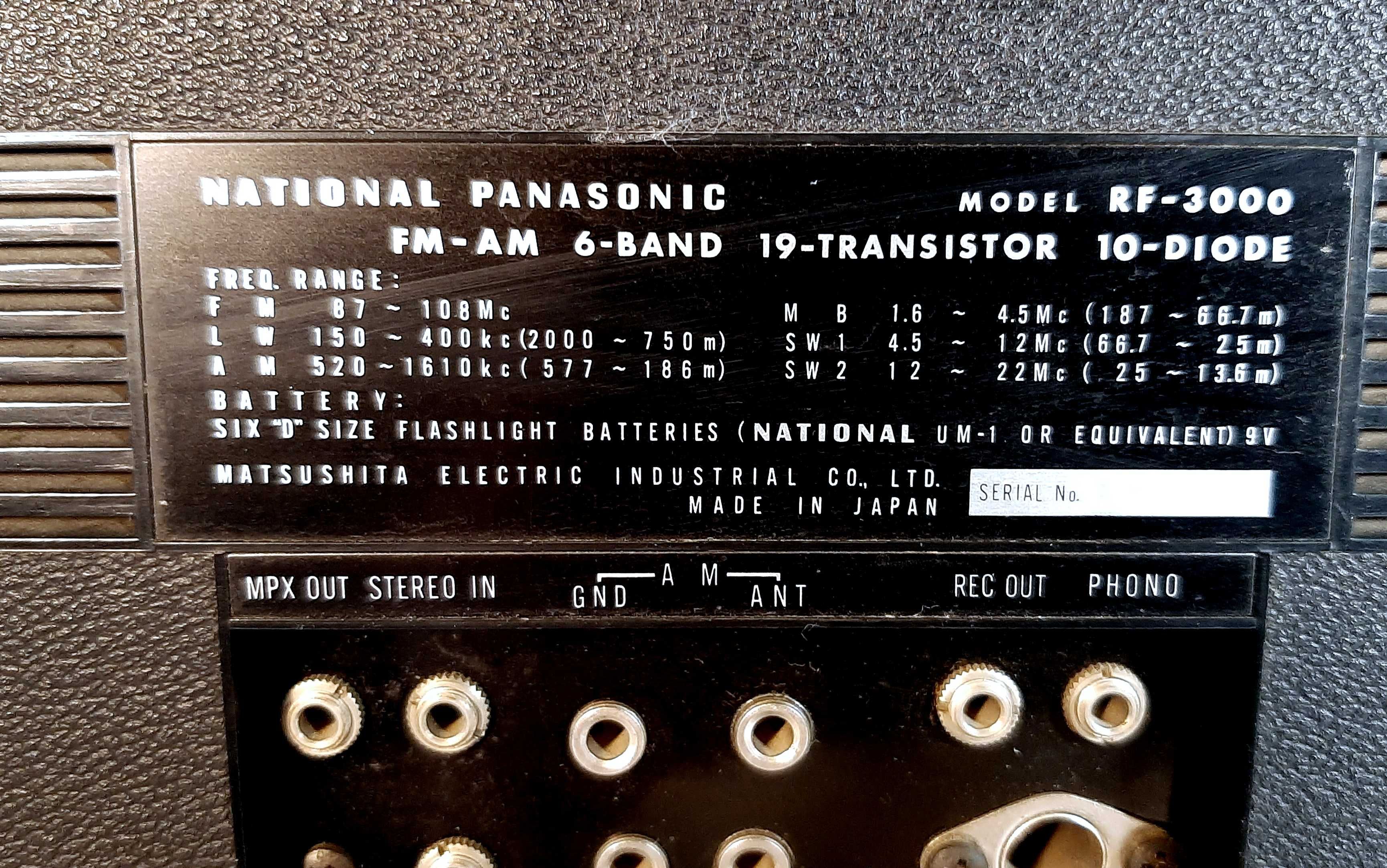 Колекційний вінтажний радіо National Panasonic RF-3000. Мілітарі 1960