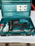 Młotowiertarka MAKITA AVT HR2611FT