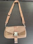 Mala de senhora Guess
