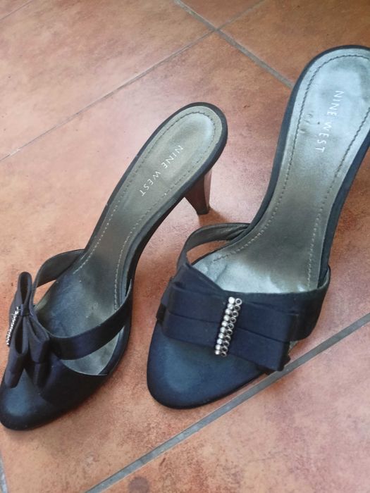 Klapki Nine West na obcasie