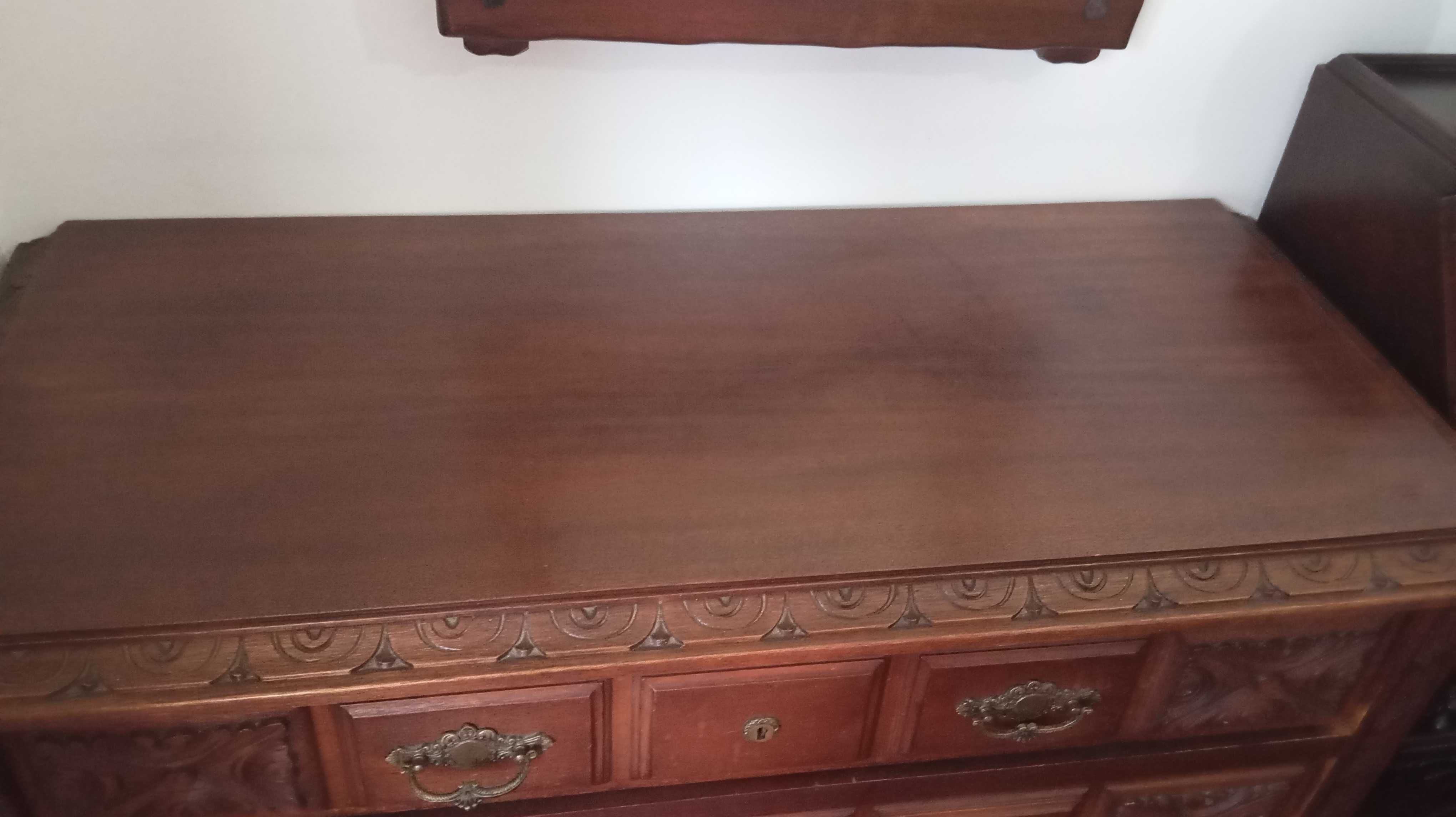 Conjunto de 2 mesas de cabeceira rústicas e 1 cómoda