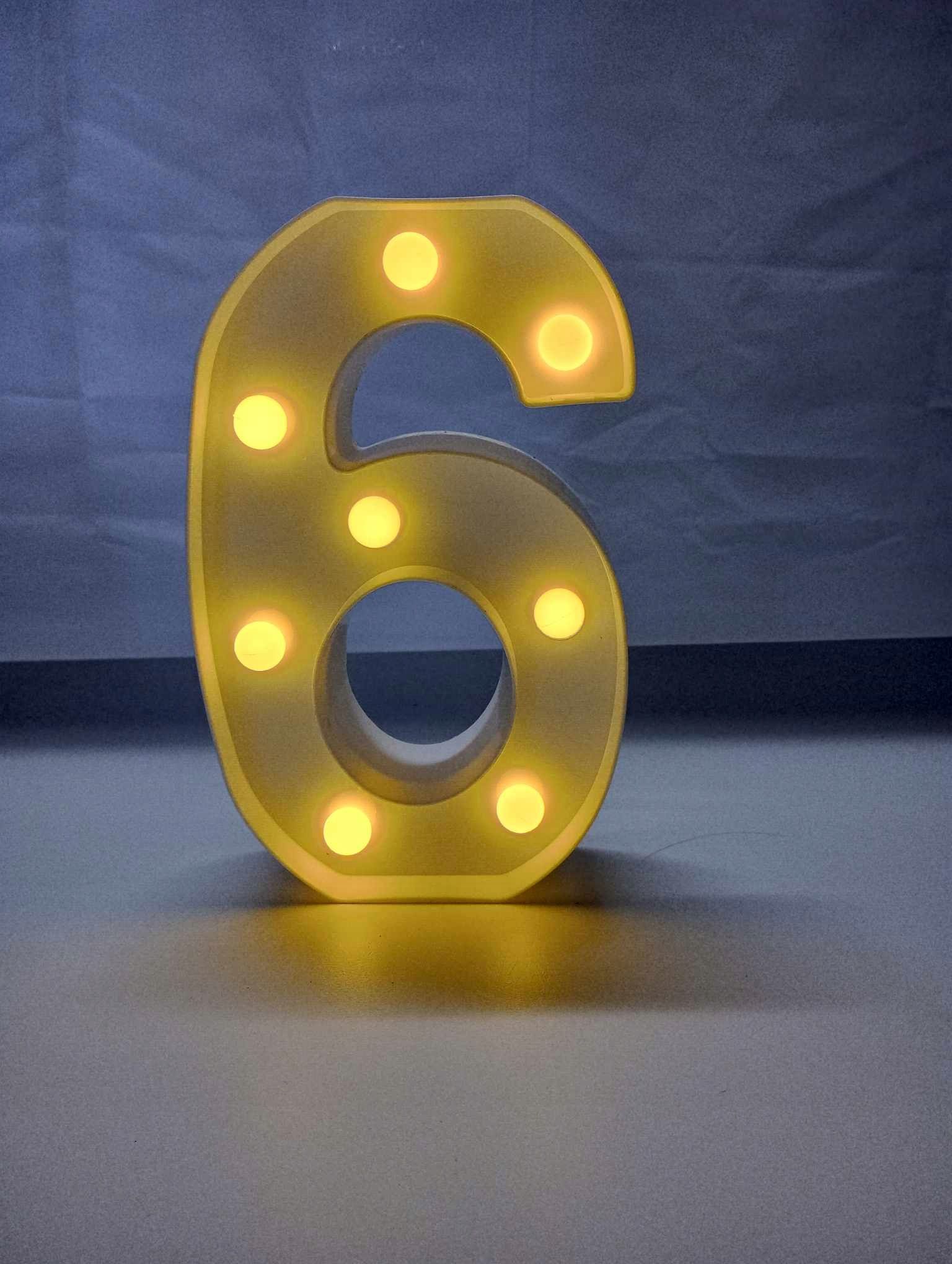 Dekoracyjna lampka cyfra 6, oświetlenie 3D
