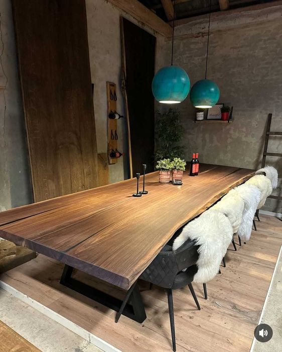 Mesa em madeira exótica em prancha única.Solid wood tables