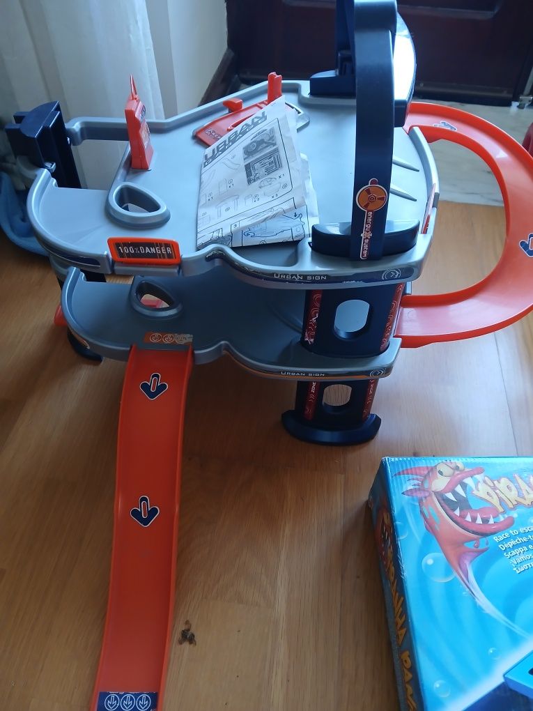 Brinquedos variados