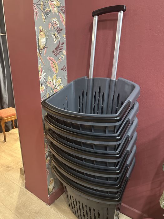 5 sklepowych koszykow 100 za całość