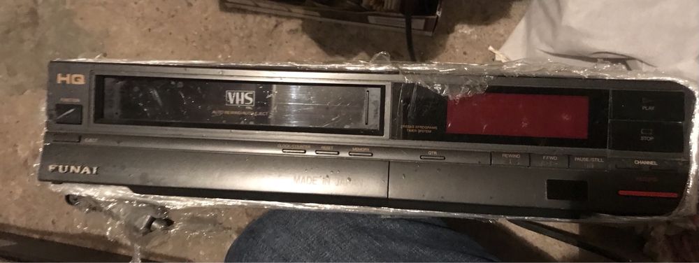 Magnetowid VHS Akai Made in Japan z zablokowana kaseta