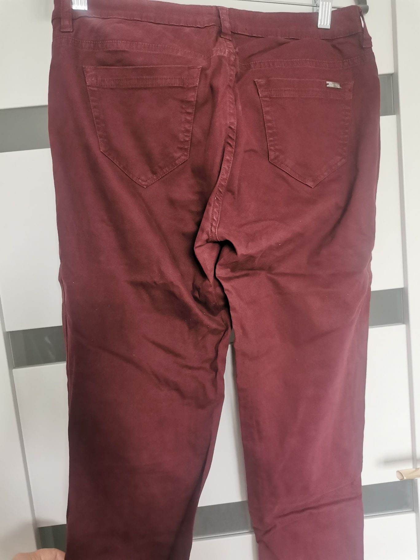 Spodnie materiałowe jeansowe bordowe Reserved M L