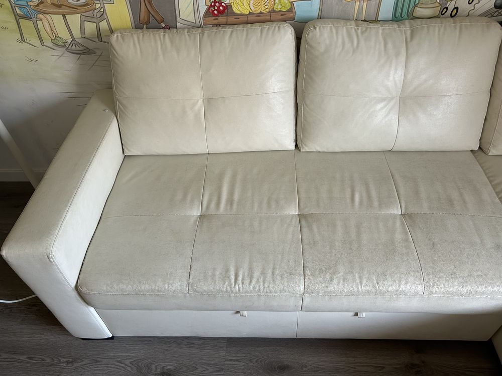 Sofá-cama com chaise long branco (urgente)