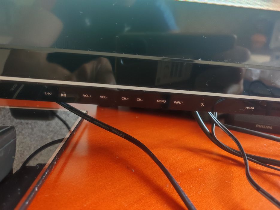 Telewizor Medion 27" z DVD i pilotem.