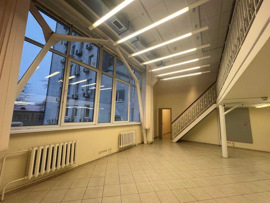 Двоповерховий офіс в БЦ, 81 м.кв., 2 поверх у подарунок, м. Дорогожичі